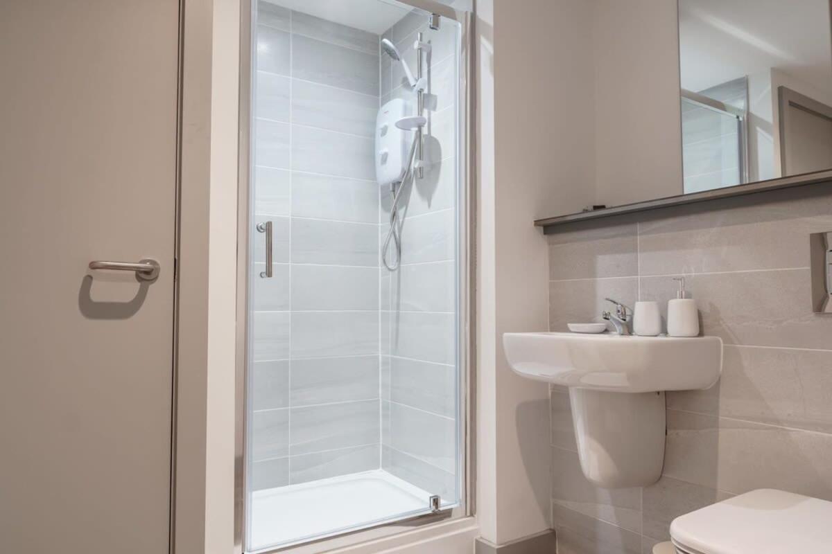 Contemporary 1 Bed Apartment In Liverpool Centre Exterior photo